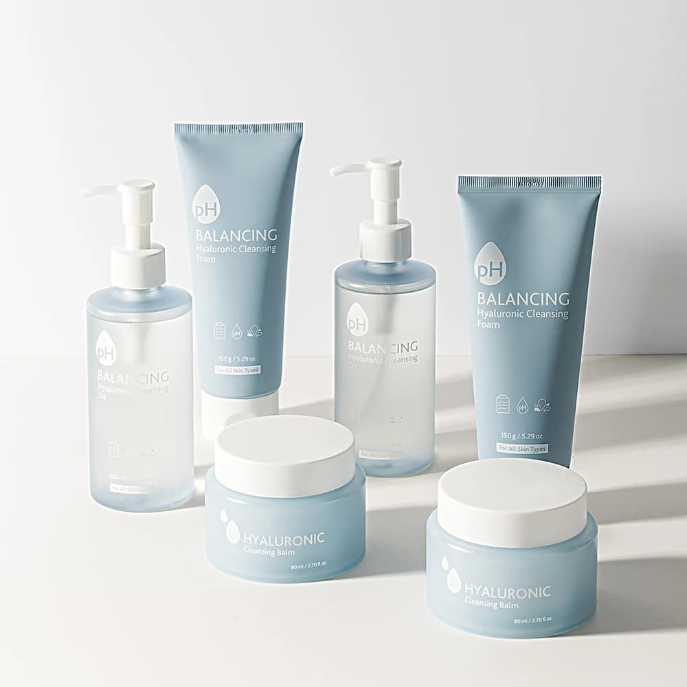 Balancing Hyaluronic Cleansing Oil - Image 3