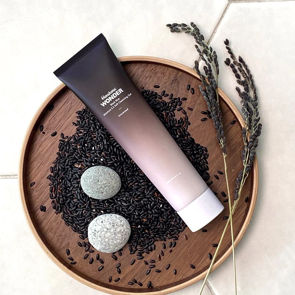 Black Rice Moisture 5.5 Soft Cleansing Gel, 100ml - Image 2