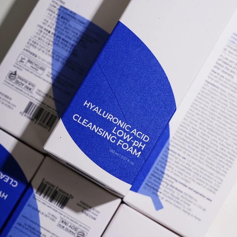 Hyaluronic Acid Low-pH Cleansing Foam - Image 4