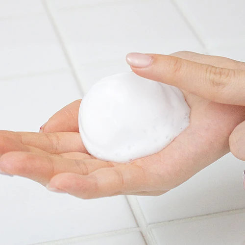 Azulene Smoothing Ph Cleanser - Image 4