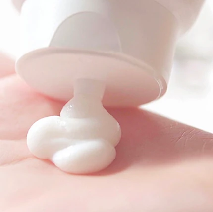 Low pH Pore Deep Cleansing Foam - Image 4