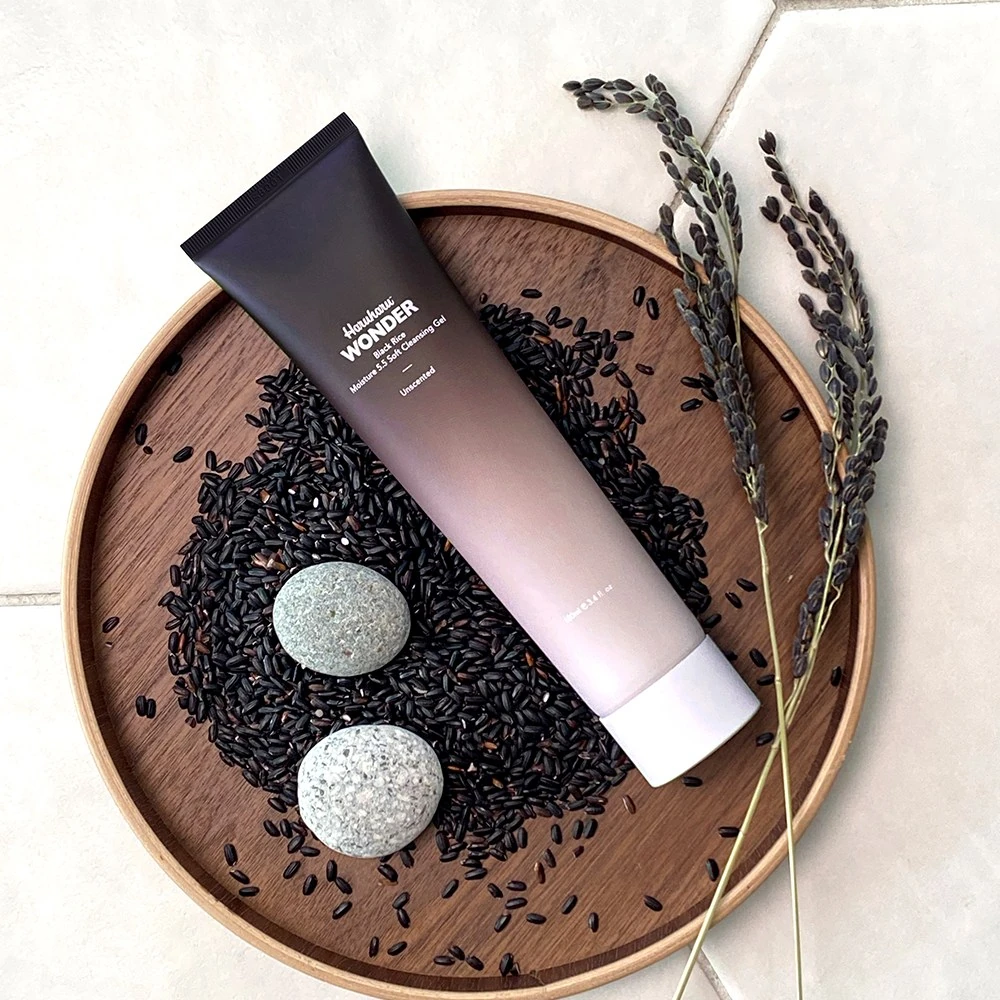 Black Rice Moisture 5.5 Soft Cleansing Gel - Image 2