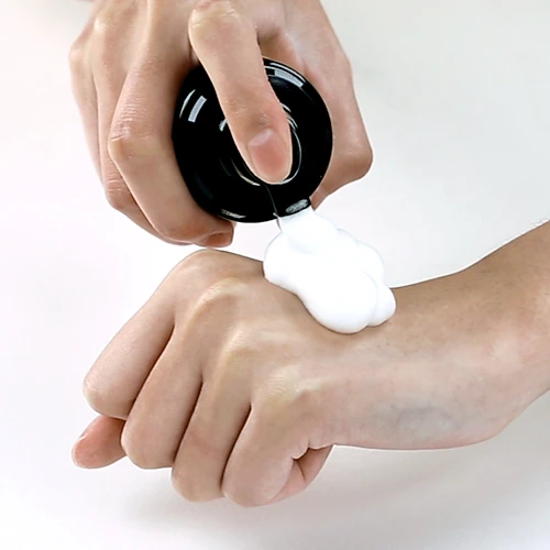 Calming Low pH Foaming Cleanser - Image 3